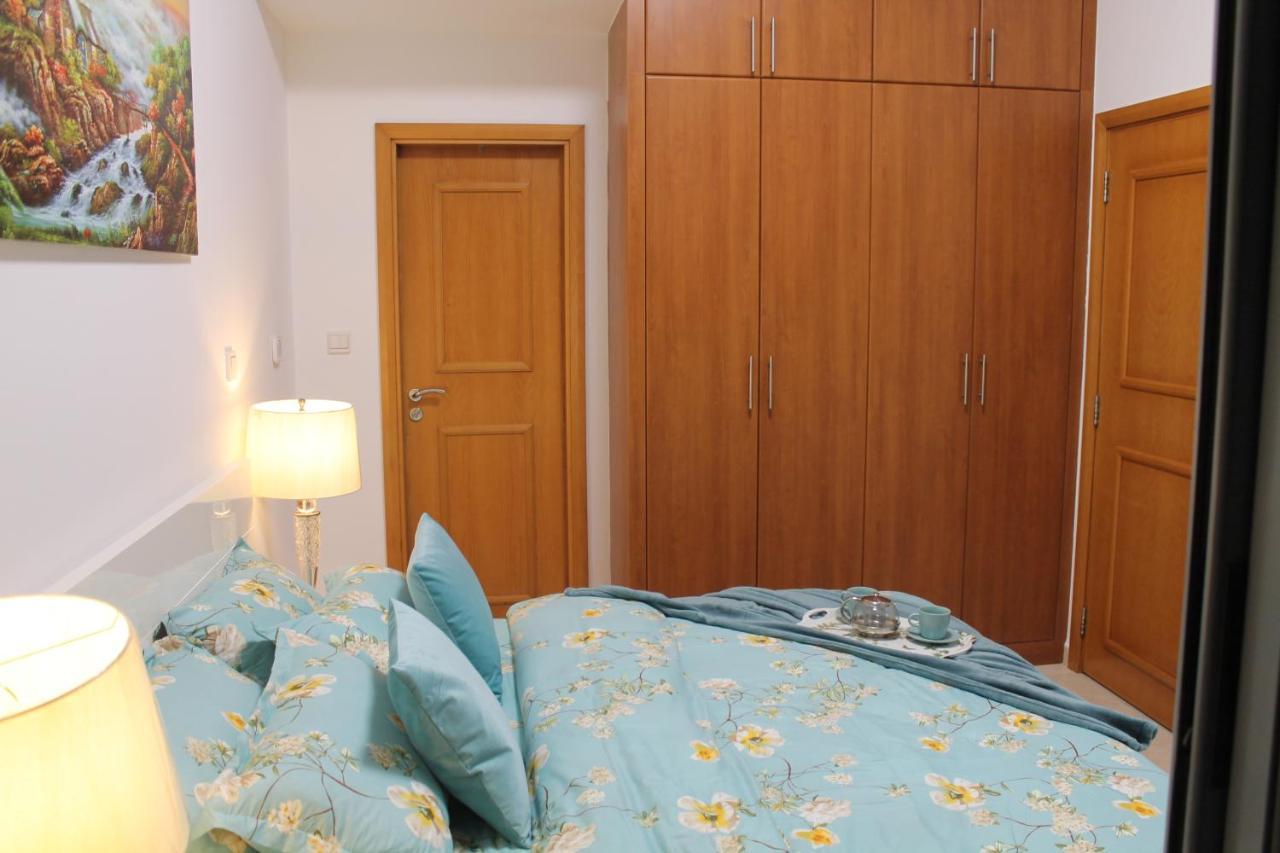 Newly Furnished One Bedroom Apartment Next To Metro & Beach In Marina Residence Дубай Екстериор снимка