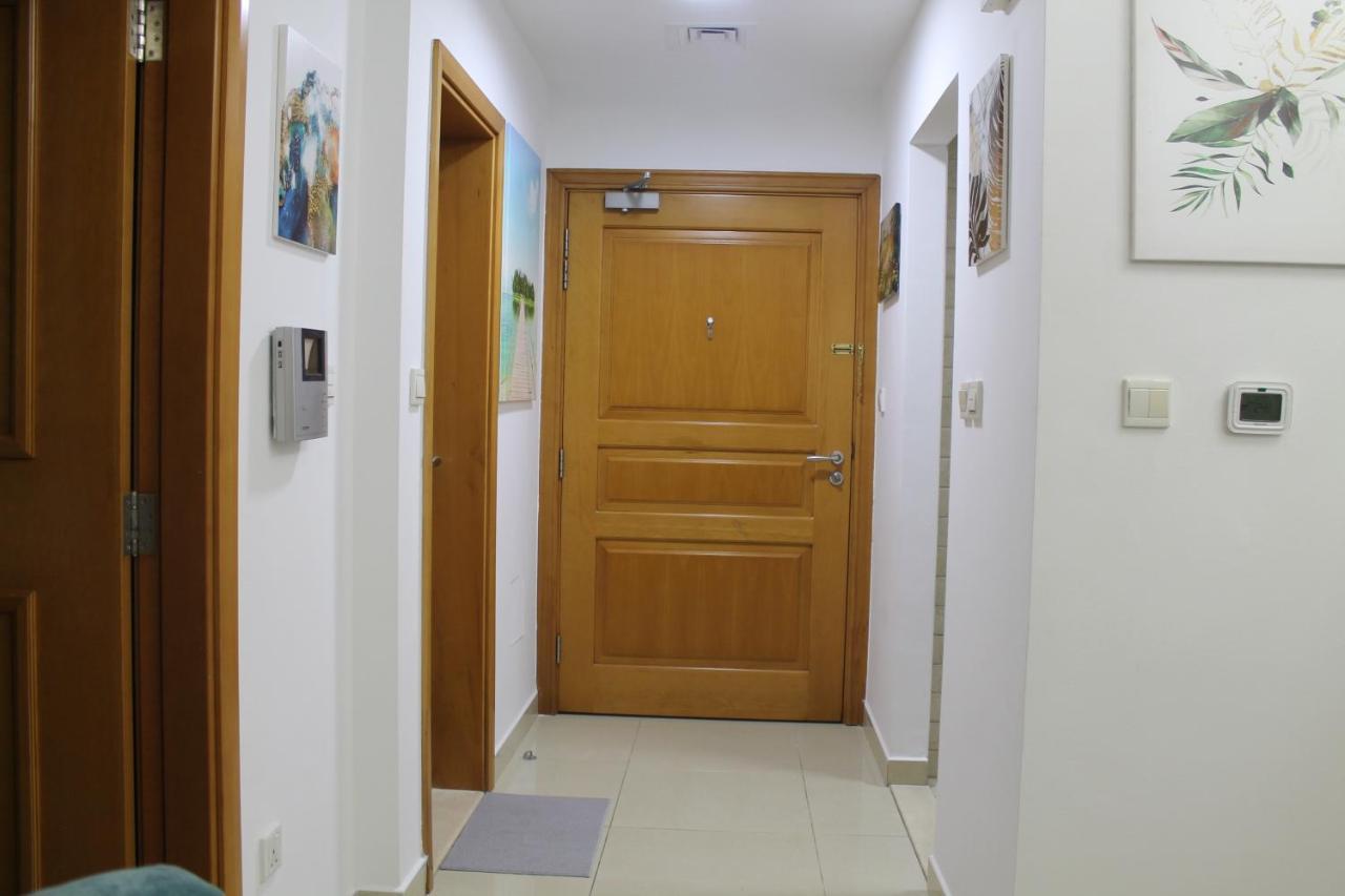Newly Furnished One Bedroom Apartment Next To Metro & Beach In Marina Residence Дубай Екстериор снимка
