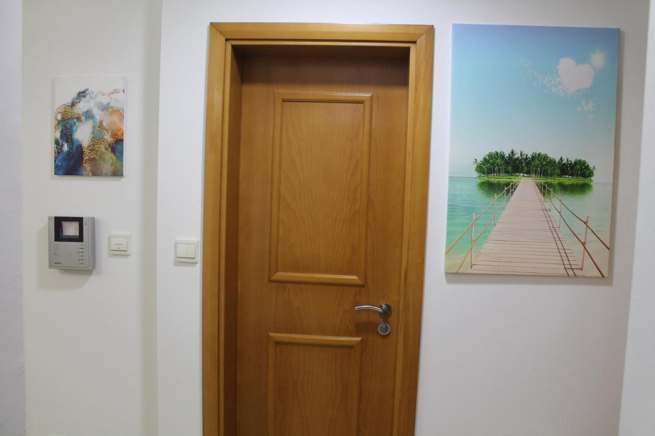 Newly Furnished One Bedroom Apartment Next To Metro & Beach In Marina Residence Дубай Екстериор снимка